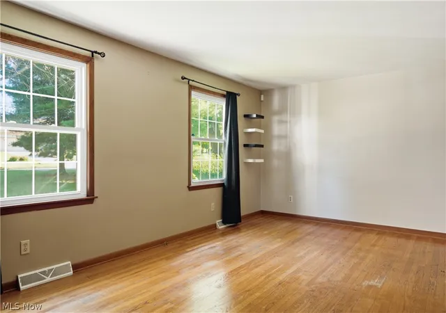 Photo 4 of Single family home for sale at 3150 Heatherbrae Dr, Youngstown, OH 44514 | MLS# 5242946 | Listing updated on 2026-09-09