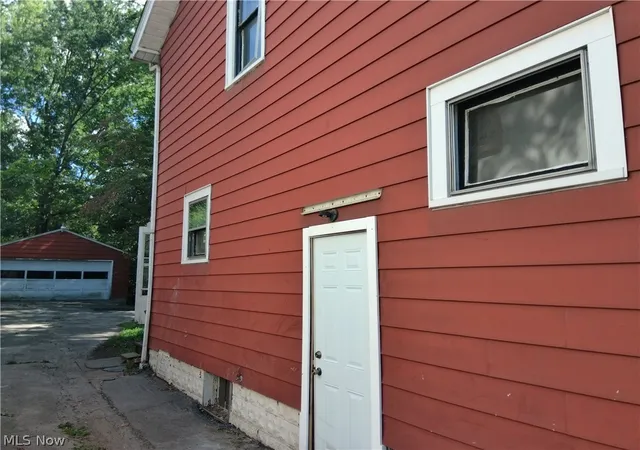 Photo 2 of Single family home for sale at 35 Palmer Ave, Campbell, OH 44405 | MLS# 5242970 | Listing updated on 2026-10-05