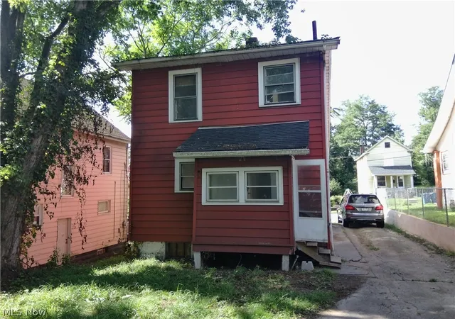 Photo 3 of Single family home for sale at 35 Palmer Ave, Campbell, OH 44405 | MLS# 5242970 | Listing updated on 2026-10-05