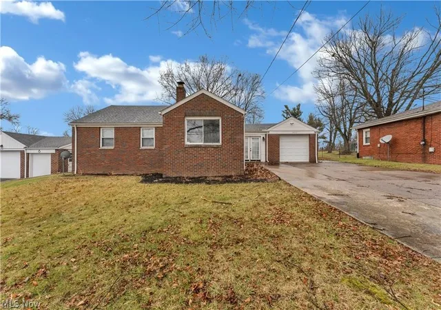 Photo 1 of Single family home for sale at 627 Poland Ave, Struthers, OH 44471 | MLS# 5243006 | Listing updated on 2026-09-08