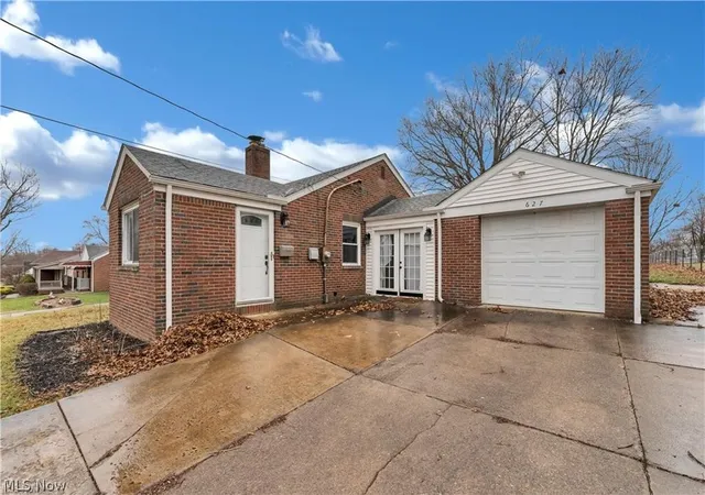 Photo 2 of Single family home for sale at 627 Poland Ave, Struthers, OH 44471 | MLS# 5243006 | Listing updated on 2026-09-08