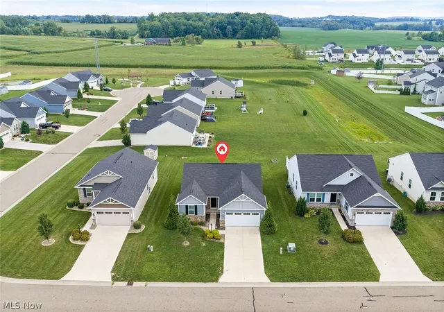 Photo 2 of Single family home for sale at 7030 Gauntlet St Sw, Massillon, OH 44646 | MLS# 5243056 | Listing updated on 2026-09-29
