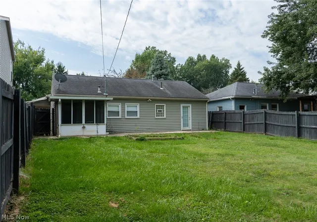 Photo 3 of Single family home for sale at 1270 Concord St NW, Massillon, OH 44646 | MLS# 5240570 | Listing updated on 2026-09-19