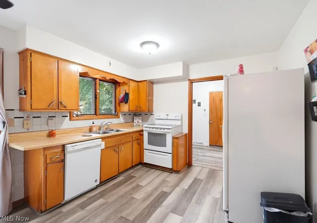 Photo 4 of Sale Pending at 8919 Olde 8 Rd, Northfield, OH 44067 | MLS# 5241716 | Listing updated on 2026-09-18