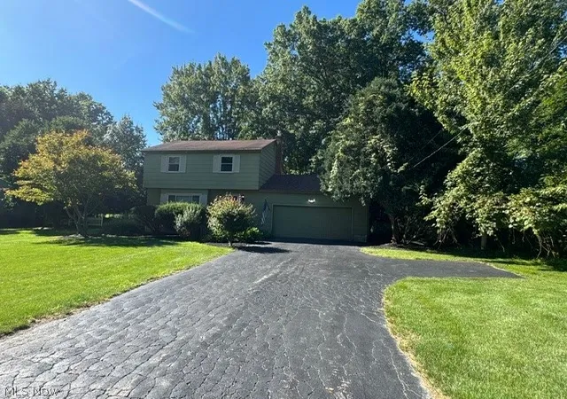 Photo 2 of Single family home for sale at 463 Colonial Dr, Youngstown, OH 44505 | MLS# 5241373 | Listing updated on 2026-09-11