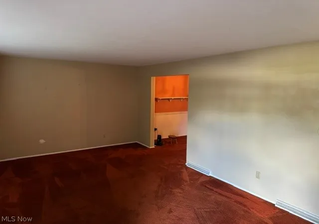 Photo 3 of Single family home for sale at 463 Colonial Dr, Youngstown, OH 44505 | MLS# 5241373 | Listing updated on 2026-09-11