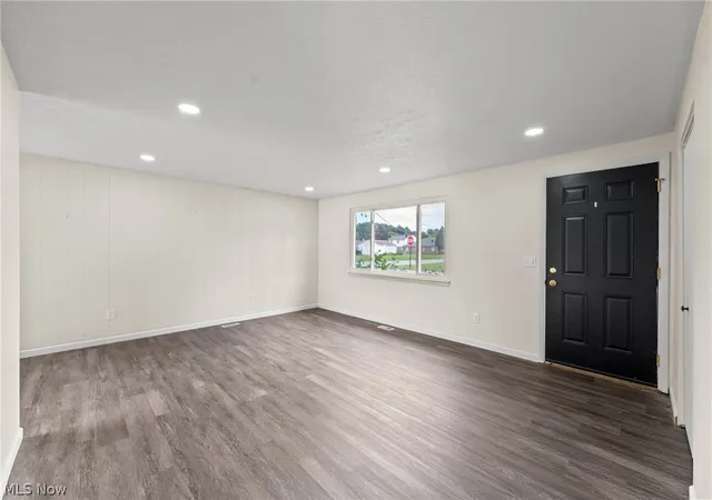 Photo 2 of Single family home for sale at 5830 Beech Dr, Mentor On The Lake, OH 44060 | MLS# 5242775 | Listing updated on 2026-09-08