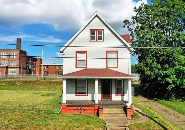 Photo 2 of Single family home for sale at 622 High Ave Sw, Canton, OH 44707 | MLS# 5243103 | Listing updated on 2026-09-30