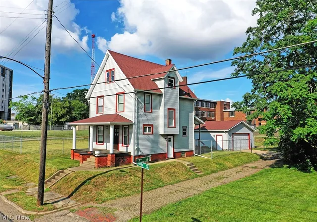 Photo 4 of Single family home for sale at 622 High Ave SW, Canton, OH 44707 | MLS# 5243103 | Listing updated on 2026-09-30