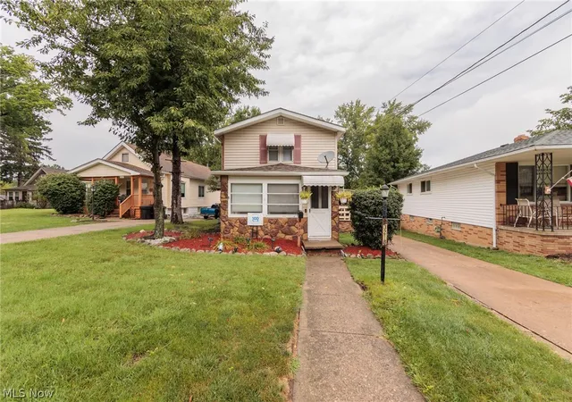 Photo 2 of Sale Pending at 3218 W Ridgewood Dr, Cleveland, OH 44134 | MLS# 5242927 | Listing updated on 2026-09-12