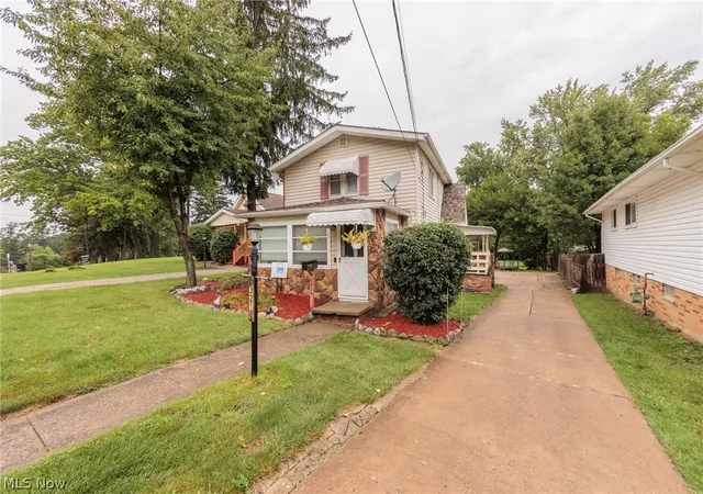 Photo 3 of Sale Pending at 3218 W Ridgewood Dr, Cleveland, OH 44134 | MLS# 5242927 | Listing updated on 2026-09-12