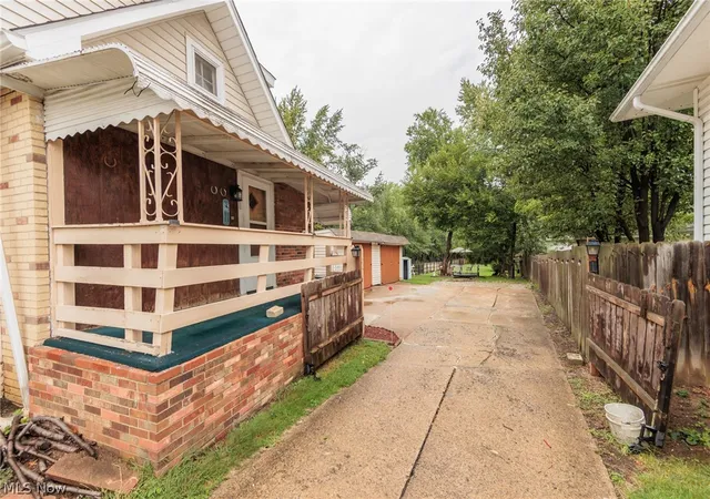 Photo 3 of Sale Pending at 3218 W Ridgewood Dr, Cleveland, OH 44134 | MLS# 5242927 | Listing updated on 2026-09-12