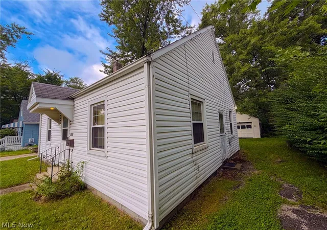 Photo 3 of Single family home for sale at 1265 Eastwood Ave, Akron, OH 44305 | MLS# 5242575 | Listing updated on 2026-09-09