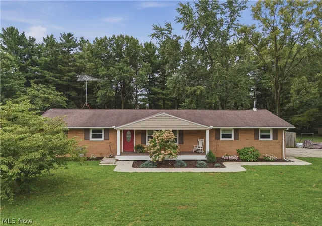 Photo 1 of Single family home for sale at 6084 Peach St, Louisville, OH 44641 | MLS# 5241712 | Listing updated on 2026-09-08