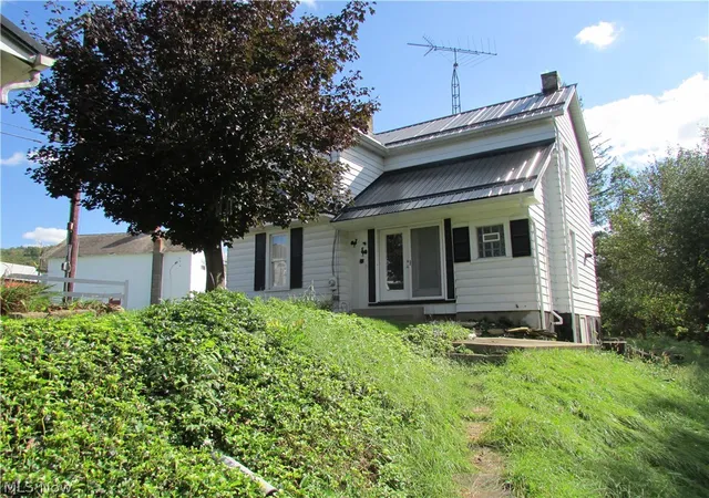 Photo 3 of Single family home for sale at 875 Washington, Bergholz, OH 43908 | MLS# 5243076 | Listing updated on 2026-09-08