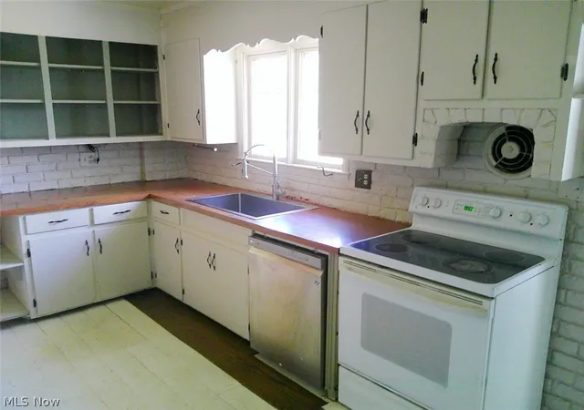 Photo 3 of Single family home for sale at 215 48th Street NW, Canton, OH 44709 | MLS# 5243063 | Listing updated on 2026-09-09