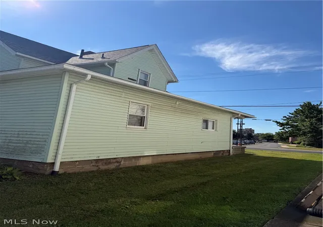 Photo 3 of Single family home for sale at 32 Cherry Rd Nw, Massillon, OH 44646 | MLS# 5243153 | Listing updated on 2026-09-08