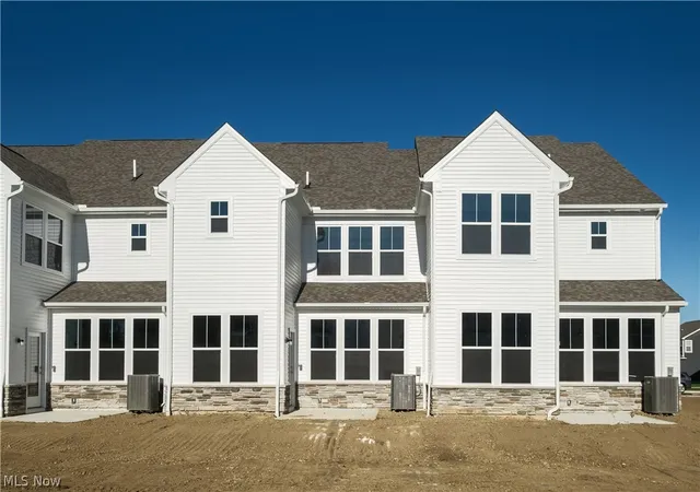Photo 3 of Townhouse for sale at 940 2 Memory Ln, Aurora, OH 44202 | MLS# 5243216 | Listing updated on 2026-10-05