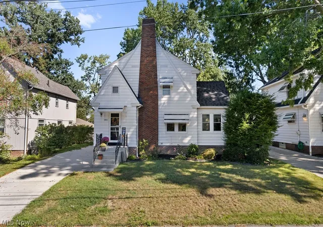 Single family home for sale at 2031 Ohio Ave, Cuyahoga Falls, OH 44223 | MLS# 5243148