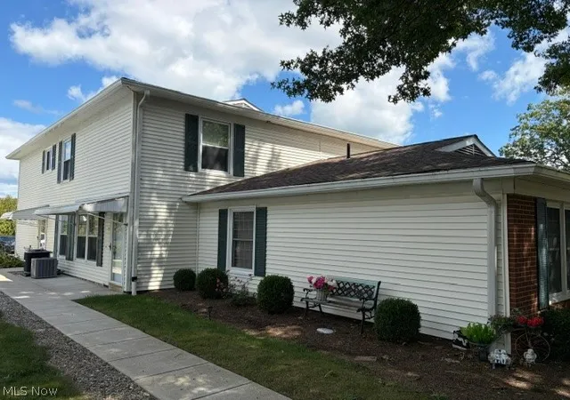 Photo 2 of Condo for sale at 1286 Pembrooke Dr #C, Salem, OH 44460 | MLS# 5242875 | Listing updated on 2026-09-10