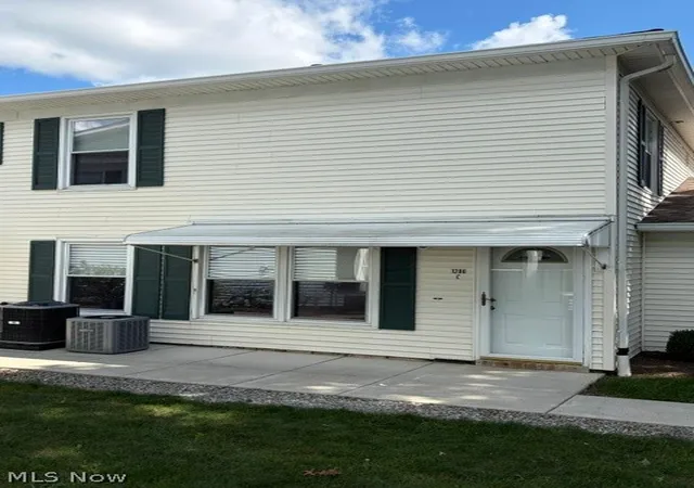 Photo 3 of Condo for sale at 1286 Pembrooke Dr #C, Salem, OH 44460 | MLS# 5242875 | Listing updated on 2026-09-10