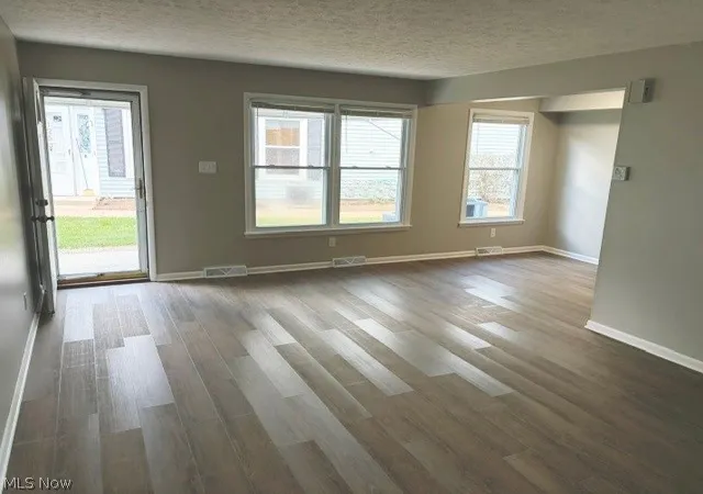 Listing Photo 5 - Condo for sale in building located at 1286 Pembrooke Dr, Salem, OH 44460 - Unit #C