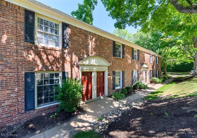 Photo 2 of Condo for sale at 62 Menlo Park Dr, Akron, OH 44313 | MLS# 5242907 | Listing updated on 2026-09-08