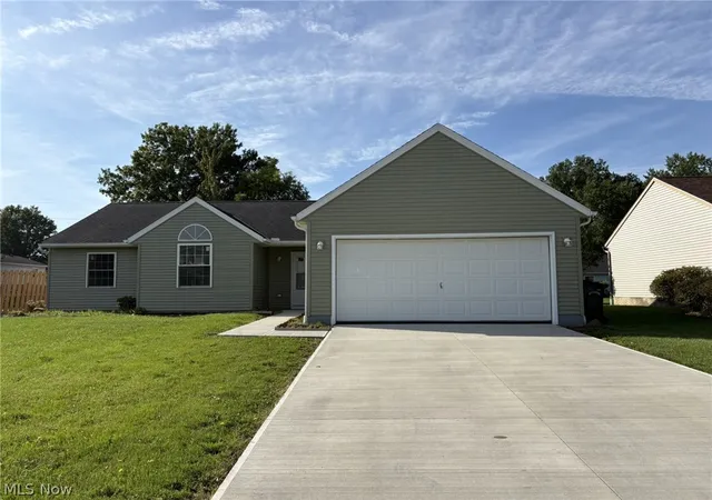 Photo 1 of Single family home for sale at 459 Hampton Dr, Elyria, OH 44035 | MLS# 5243232 | Listing updated on 2026-09-09