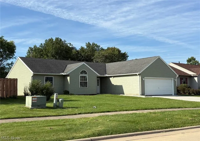 Photo 2 of Single family home for sale at 459 Hampton Dr, Elyria, OH 44035 | MLS# 5243232 | Listing updated on 2026-09-09