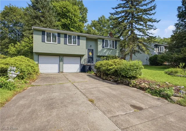Photo 2 of Single family home for sale at 1343 Northfield Dr, Mineral Ridge, OH 44440 | MLS# 5243172 | Listing updated on 2026-10-05