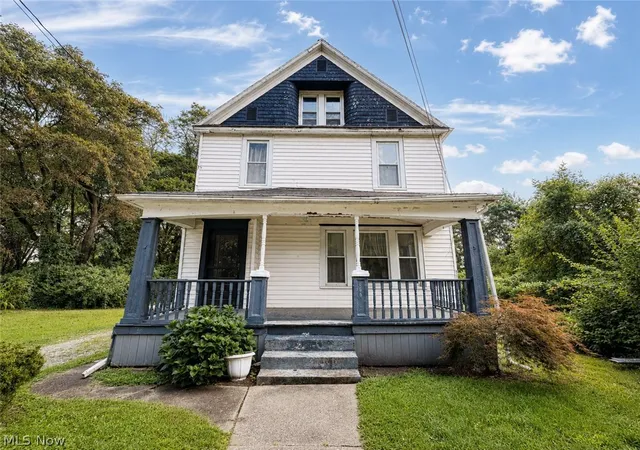 Photo 2 of Single family home for sale at 569 Edgewood Ave, Akron, OH 44307 | MLS# 5243198 | Listing updated on 2026-09-08