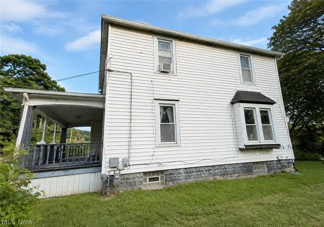 Photo 3 of Single family home for sale at 569 Edgewood Ave, Akron, OH 44307 | MLS# 5243198 | Listing updated on 2026-09-08