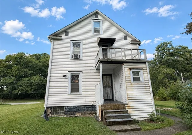 Photo 3 of Single family home for sale at 569 Edgewood Ave, Akron, OH 44307 | MLS# 5243198 | Listing updated on 2026-09-08