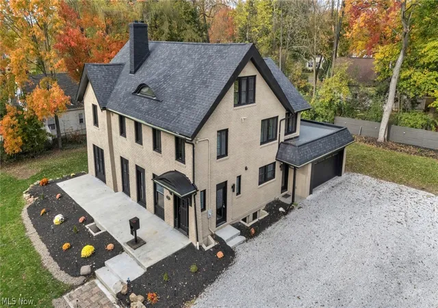 Photo 2 of Single family home for sale at 1555 W Market St, Akron, OH 44313 | MLS# 5243081 | Listing updated on 2026-09-10