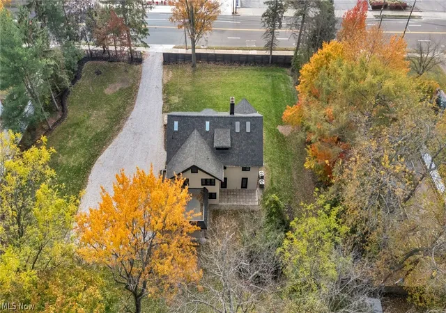 Photo 4 of Single family home for sale at 1555 W Market St, Akron, OH 44313 | MLS# 5243081 | Listing updated on 2026-09-10
