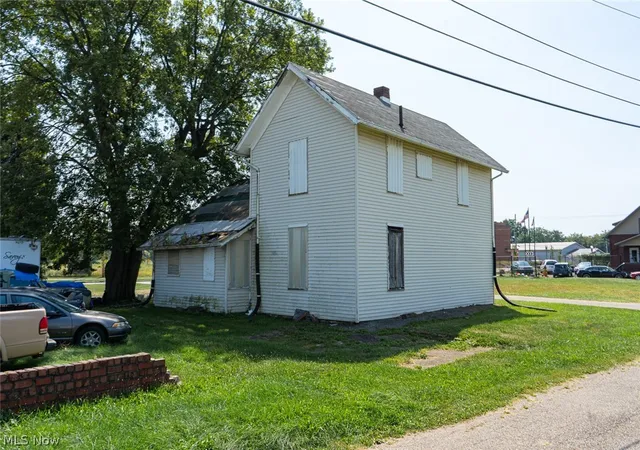 Photo 2 of Single family home for sale at 1107 Market Ave S, Canton, OH 44707 | MLS# 5240306 | Listing updated on 2026-10-07