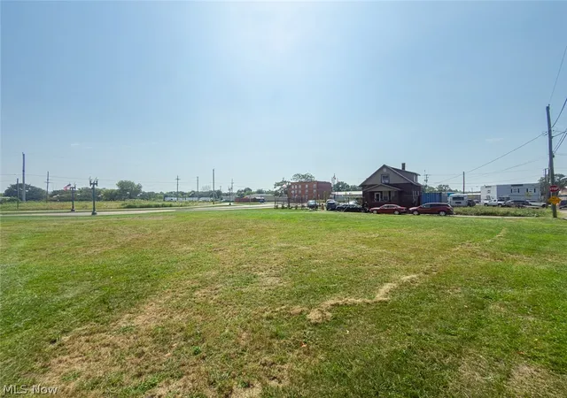 Photo 3 of Single family home for sale at 1107 Market Ave S, Canton, OH 44707 | MLS# 5240306 | Listing updated on 2026-10-07