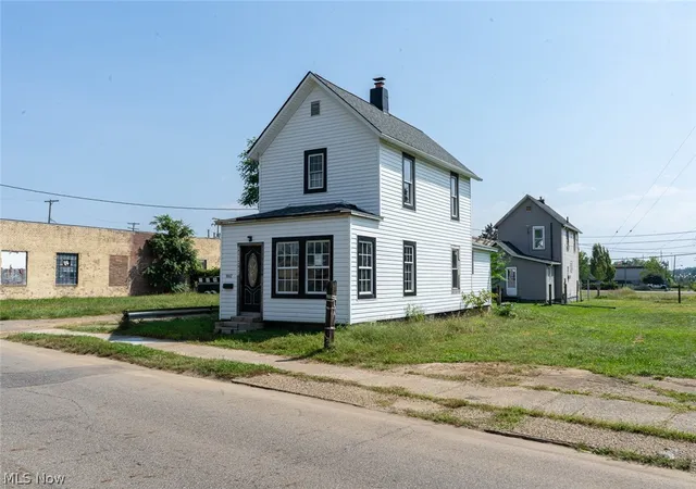 Photo 2 of Single family home for sale at 1002 Cleveland Ave Sw, Canton, OH 44707 | MLS# 5240233 | Listing updated on 2026-10-07