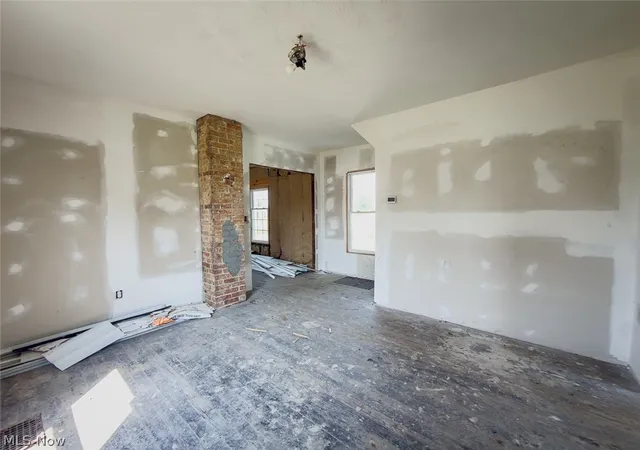 Photo 4 of Single family home for sale at 1002 Cleveland Ave SW, Canton, OH 44707 | MLS# 5240233 | Listing updated on 2026-10-07