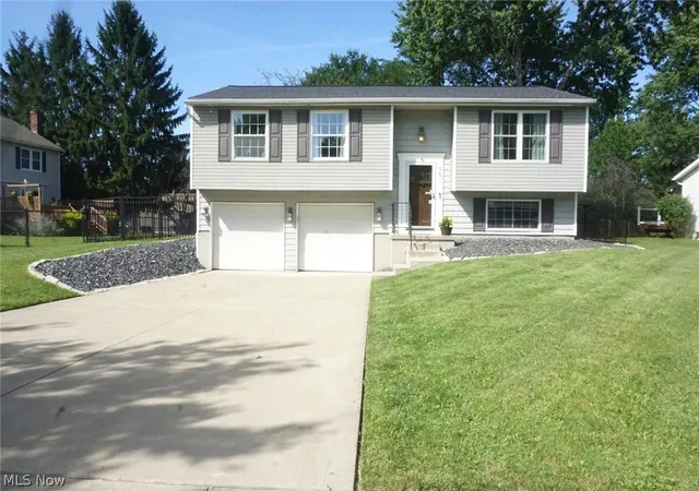 Photo 1 of Sale Pending at 951 Brookpoint Dr, Medina, OH 44256 | MLS# 5243206 | Listing updated on 2026-09-14