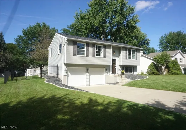 Photo 2 of Sale Pending at 951 Brookpoint Dr, Medina, OH 44256 | MLS# 5243206 | Listing updated on 2026-09-14