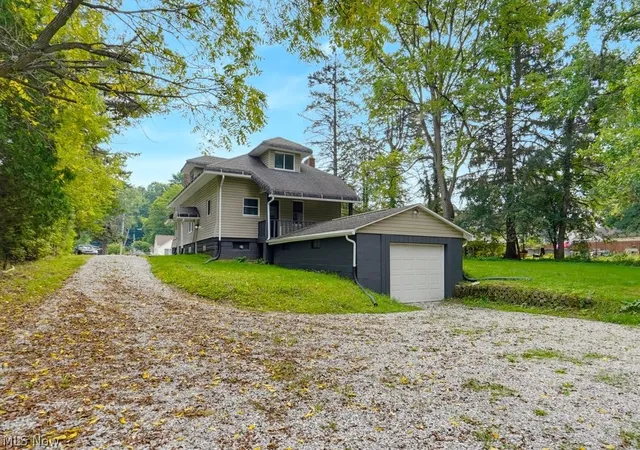 Photo 2 of Single family home for sale at 522 Massillon Rd, Akron, OH 44306 | MLS# 5242337 | Listing updated on 2026-09-09