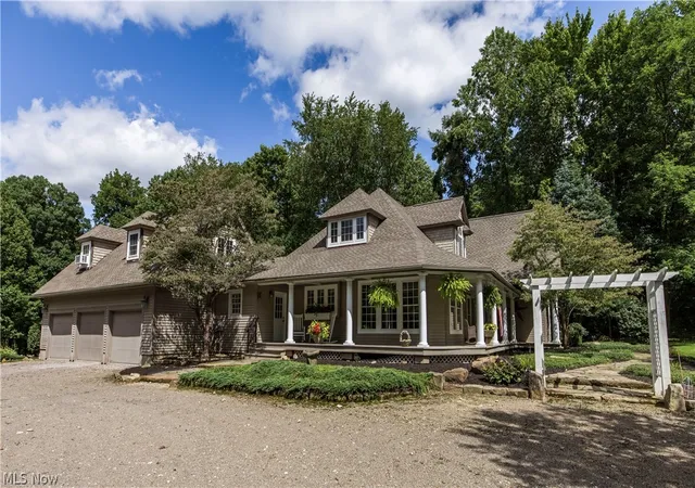 Photo 2 of Single family home for sale at 3909 Minor Rd, Copley, OH 44321 | MLS# 5243286 | Listing updated on 2026-09-12