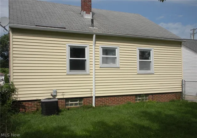 Photo 3 of Sale Pending at 12503 Carrington Ave, Cleveland, OH 44135 | MLS# 5243100 | Listing updated on 2026-09-13