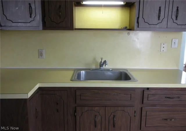 Photo 4 of Sale Pending at 12503 Carrington Ave, Cleveland, OH 44135 | MLS# 5243100 | Listing updated on 2026-09-13