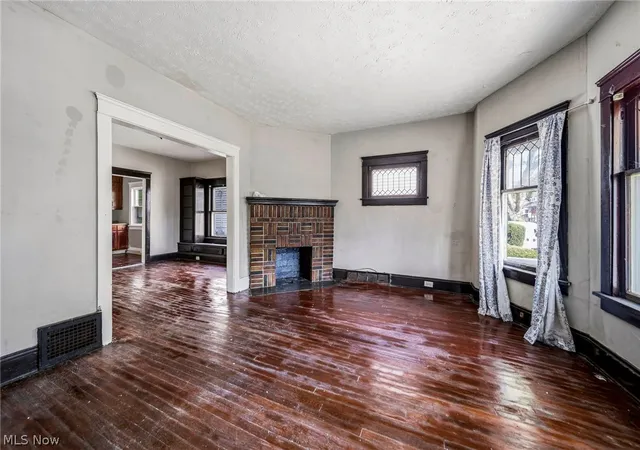 Listing Photo 5 - Condo for sale in building located at 406 E 148th St, Cleveland, OH 44110