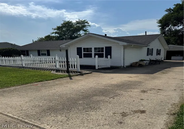 Photo 2 of Single family home for sale at 618 Idlewood Ave, Sheffield Lake, OH 44054 | MLS# 5242652 | Listing updated on 2026-09-09