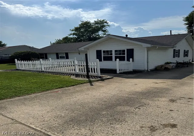 Photo 3 of Single family home for sale at 618 Idlewood Ave, Sheffield Lake, OH 44054 | MLS# 5242652 | Listing updated on 2026-09-09