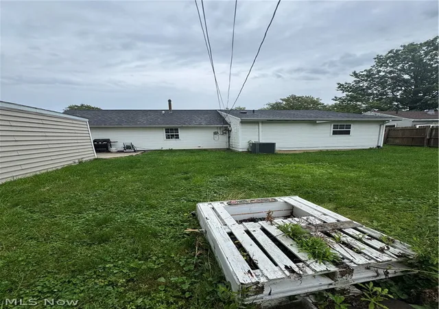 Photo 4 of Single family home for sale at 618 Idlewood Ave, Sheffield Lake, OH 44054 | MLS# 5242652 | Listing updated on 2026-09-09