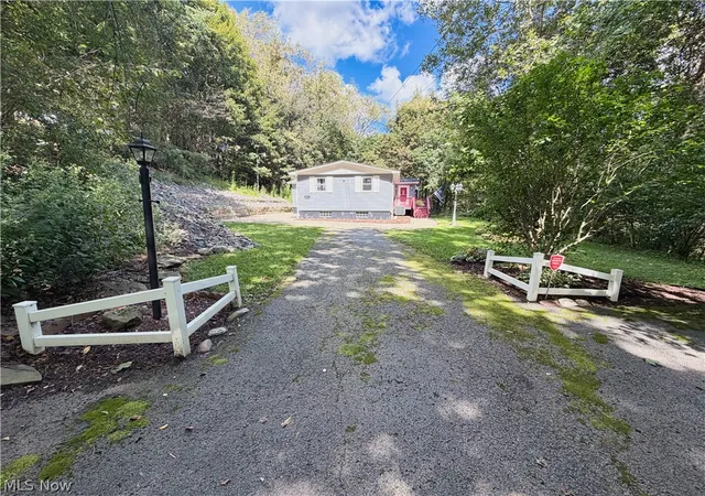 Photo 2 of Single family home for sale at 1929 Iris St, East Liverpool, OH 43920 | MLS# 5243319 | Listing updated on 2026-09-09
